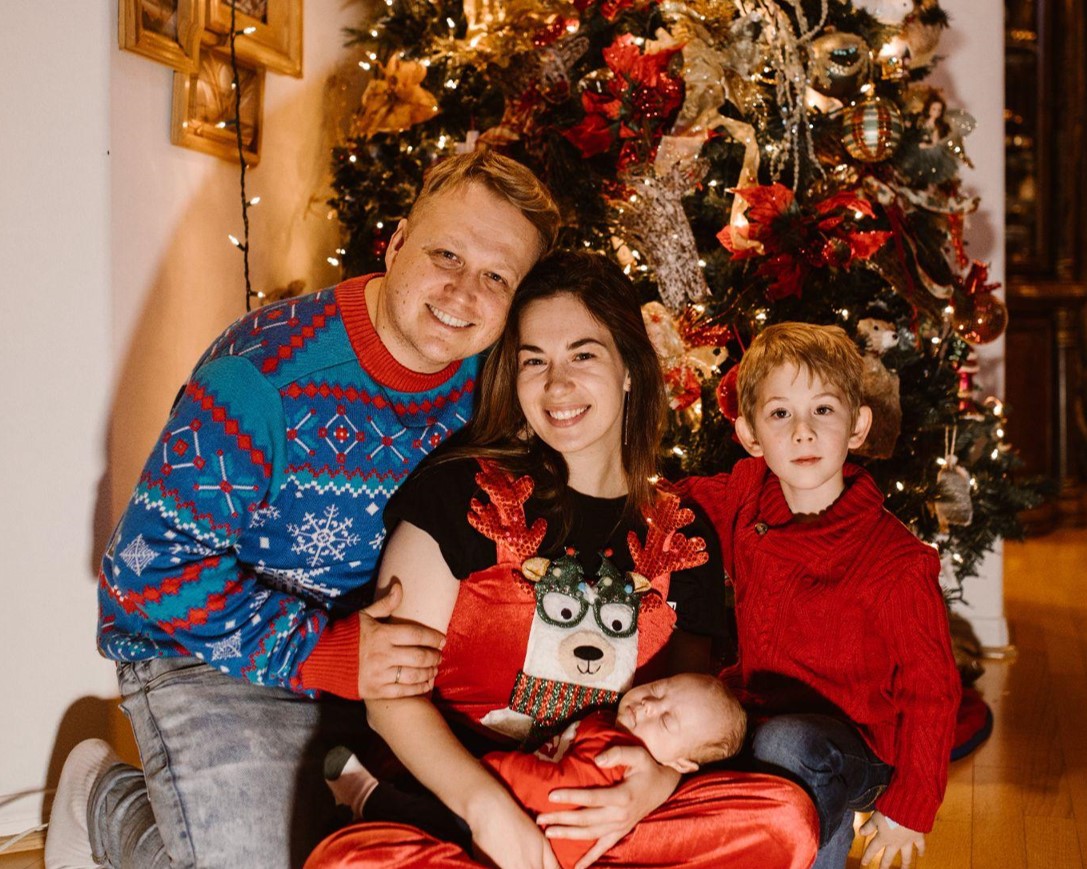 Timeless Christmas Wreaths and Elegant Tree Skirts